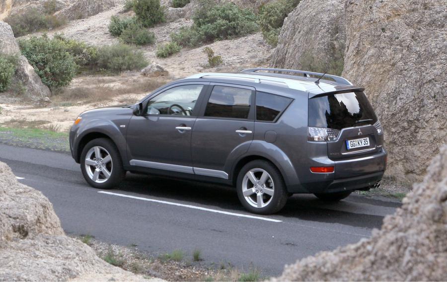  Mitsubishi Outlander 2005 года  (фото 10 из 77)